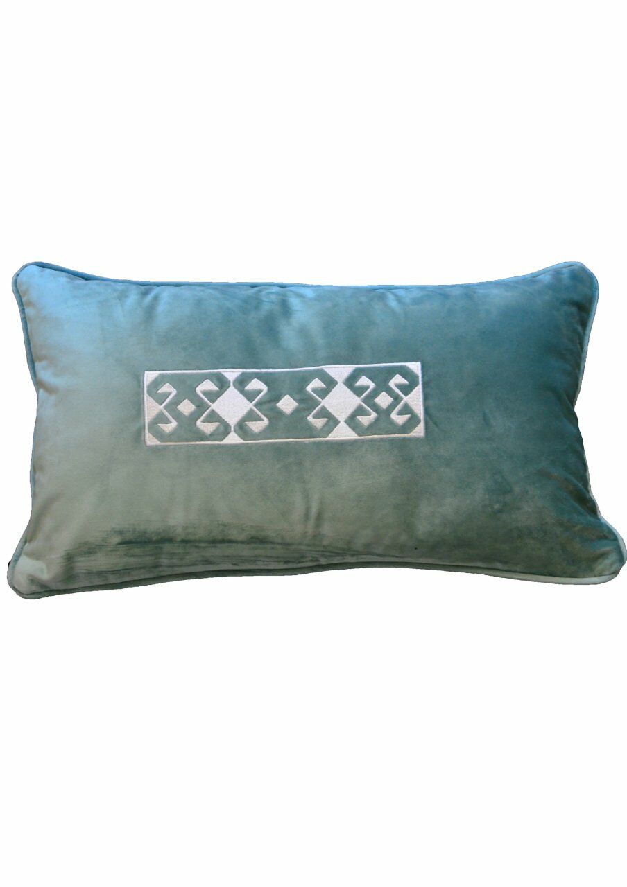 Su Yeşili Eli Belinde